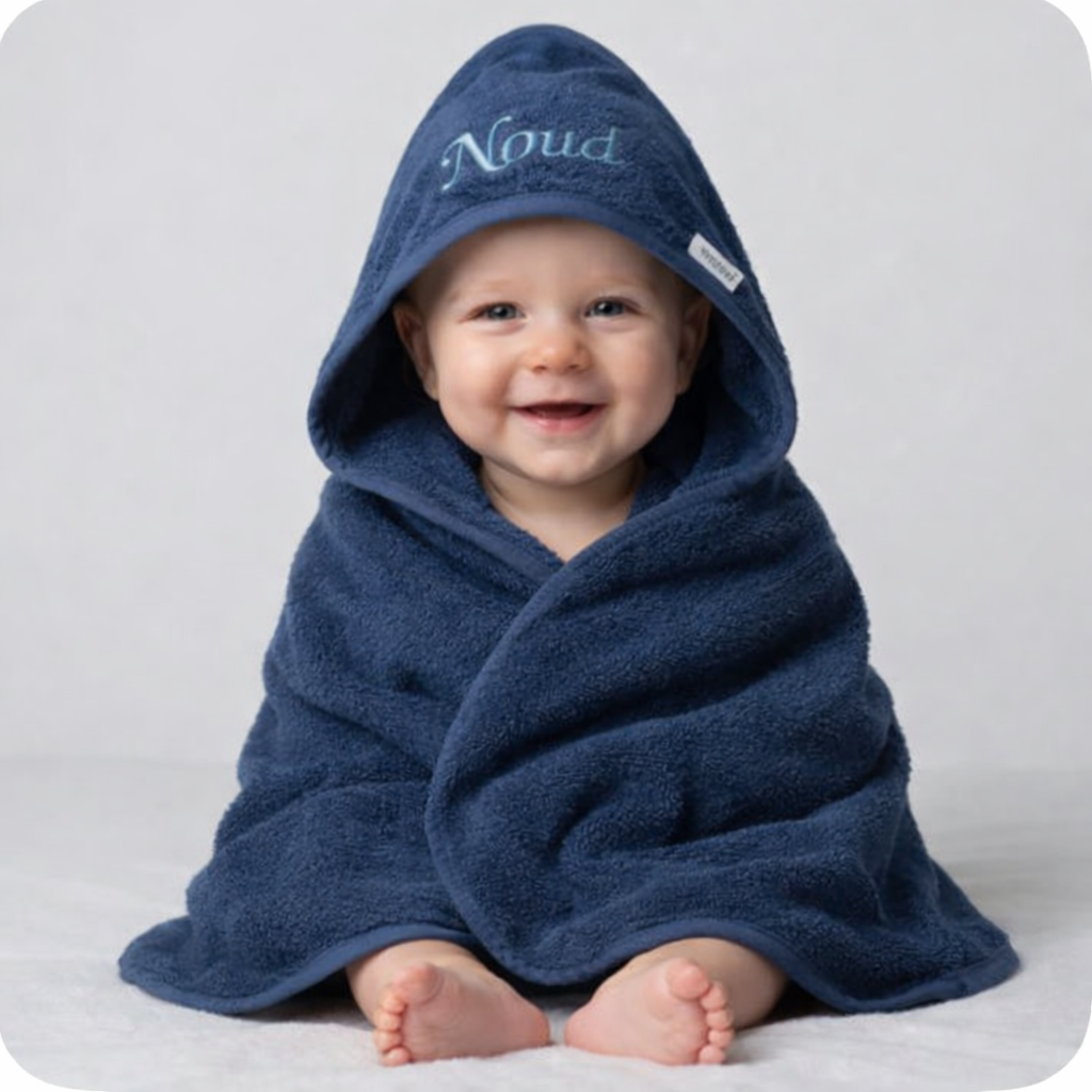 baby met badcape met naam