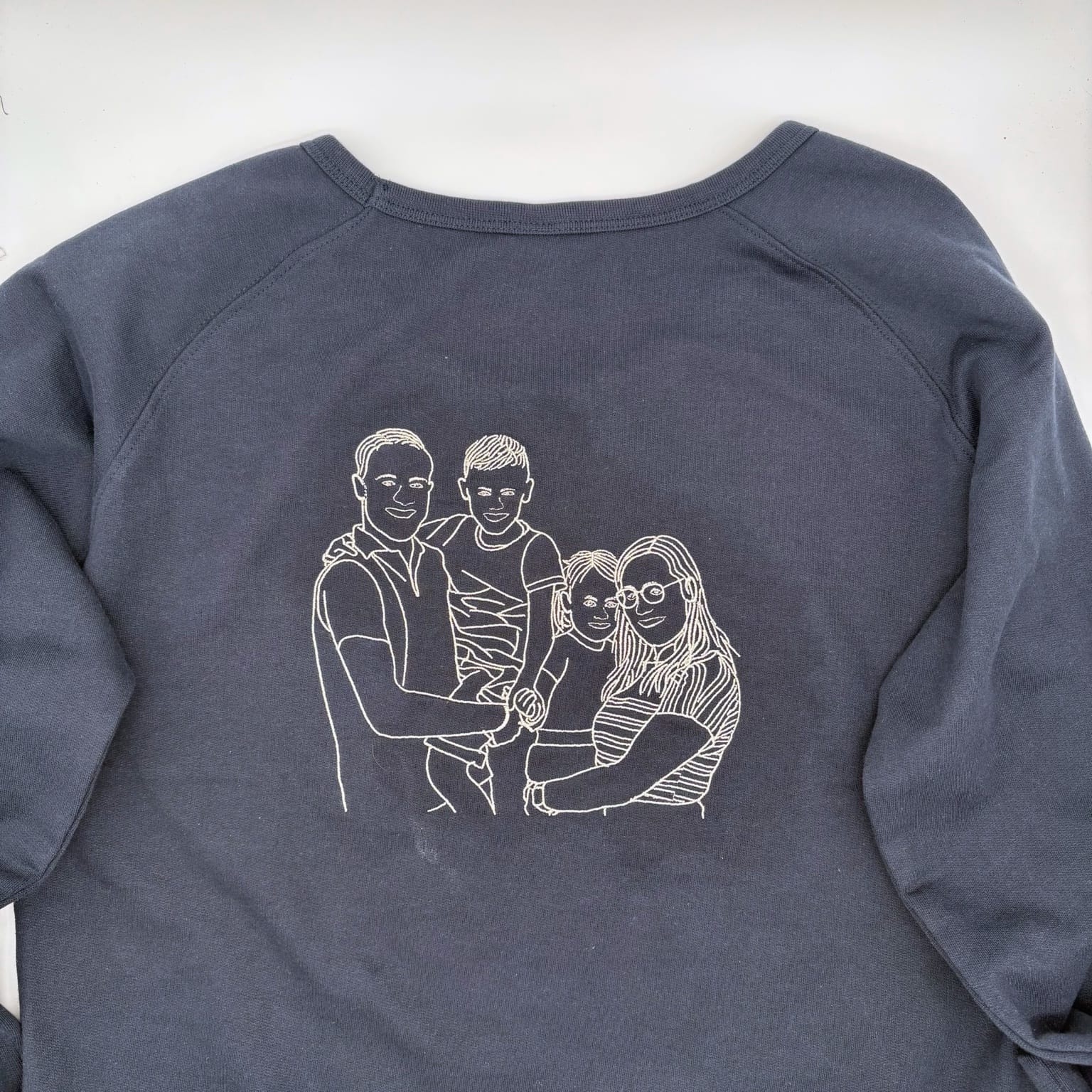 Trui met lijntekening van foto laten borduren - Persoonlijk Cadeau