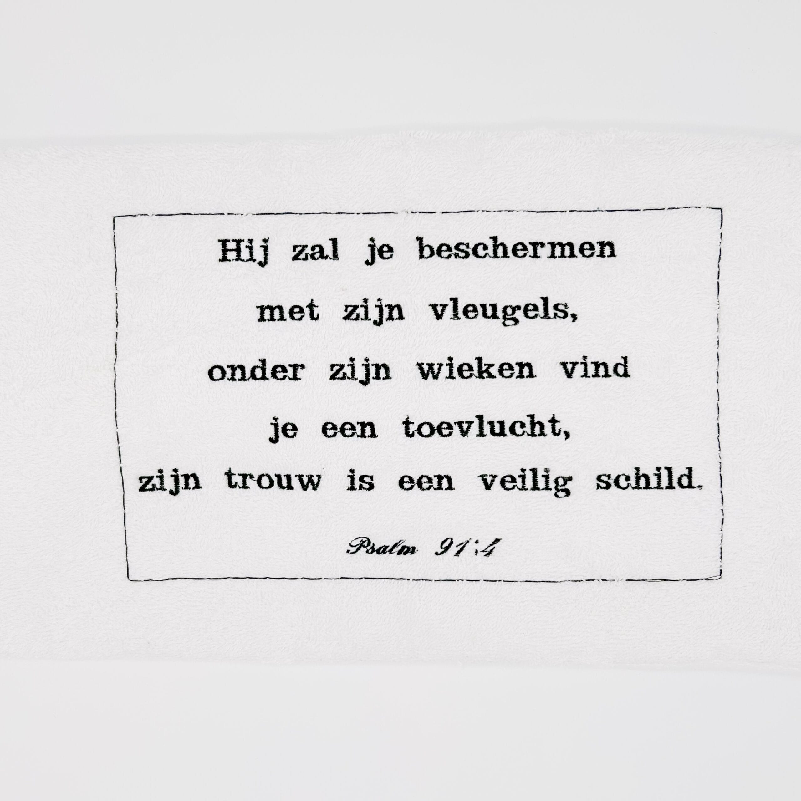 Handdoek met Bijbeltekst geborduurd in decoratief kader