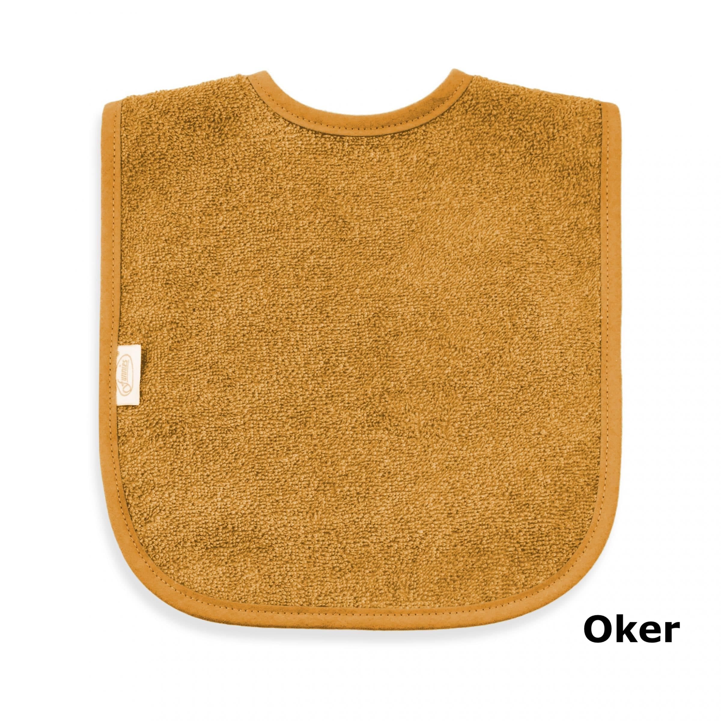 Okergele slab met naam geborduurd, persoonlijk slabbetje voor baby