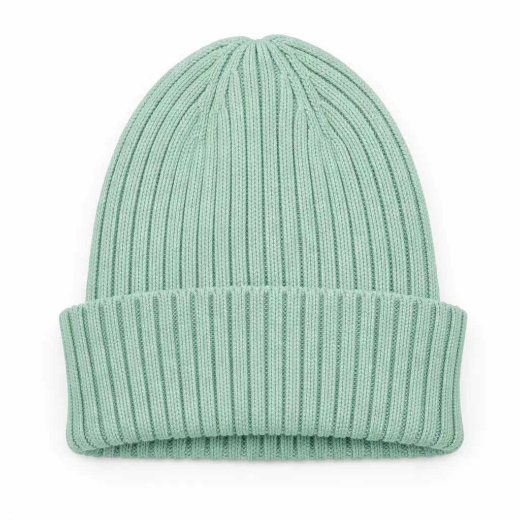Vergrijsd mint wintermuts voor kind met geborduurde naam