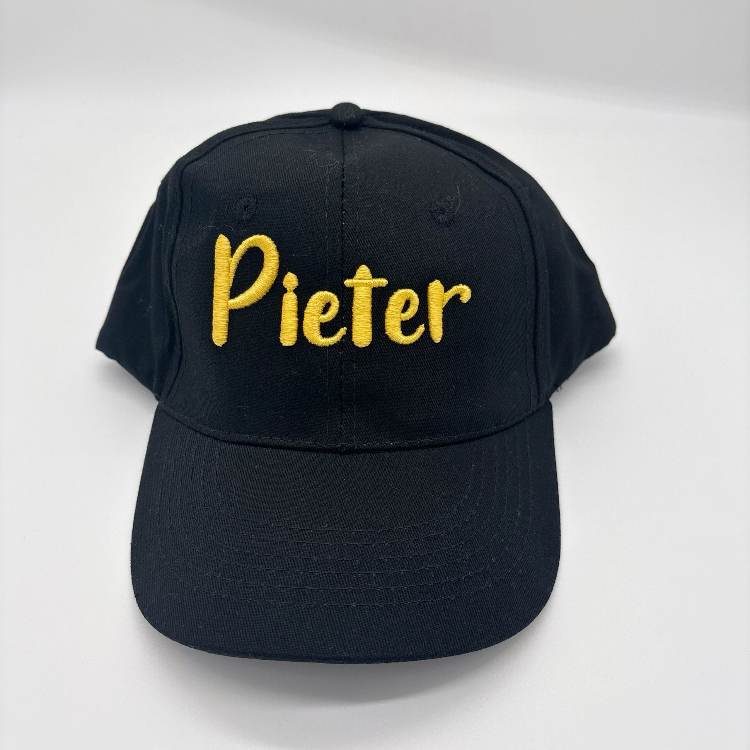 Pet met naam geborduurd