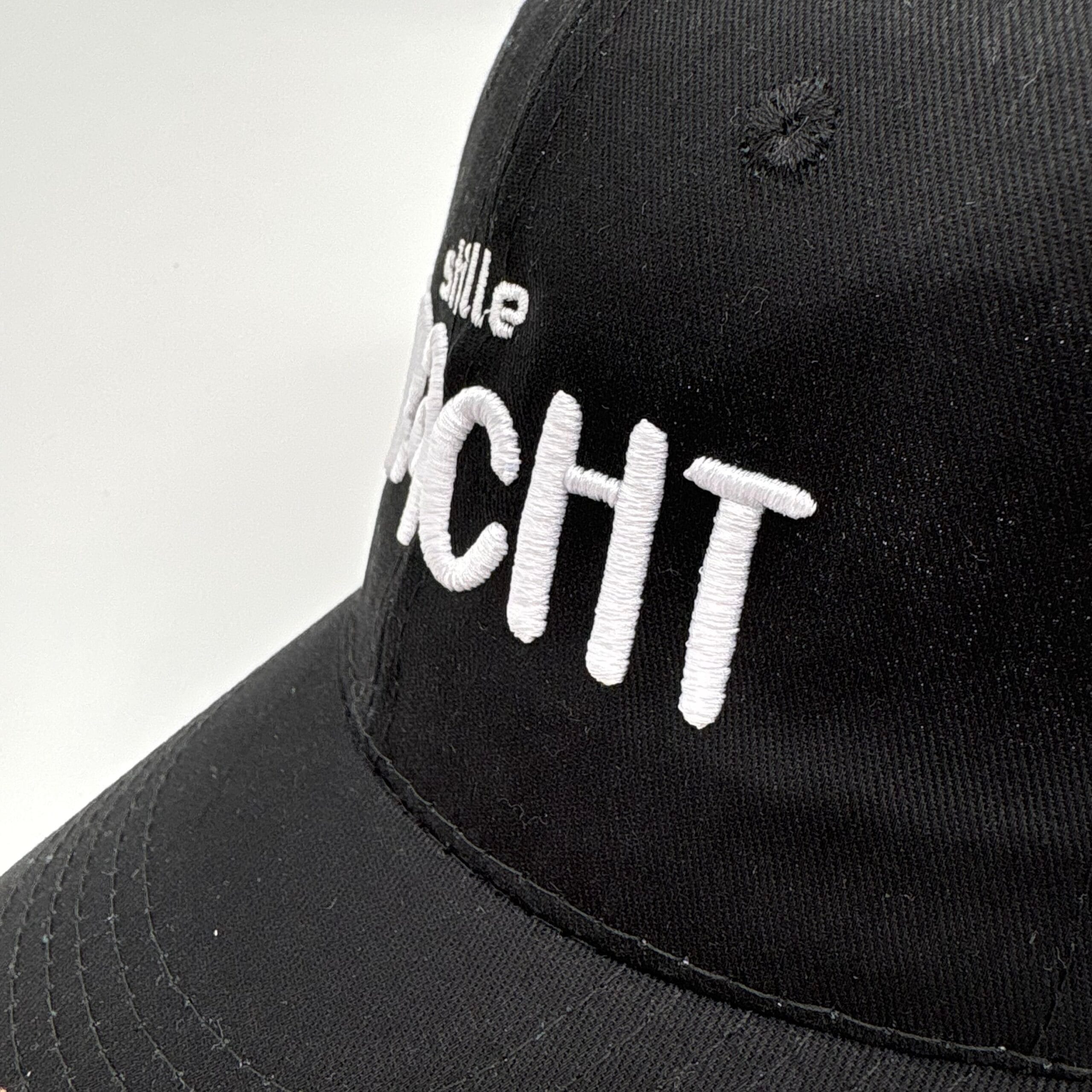 Pet met naam geborduurd