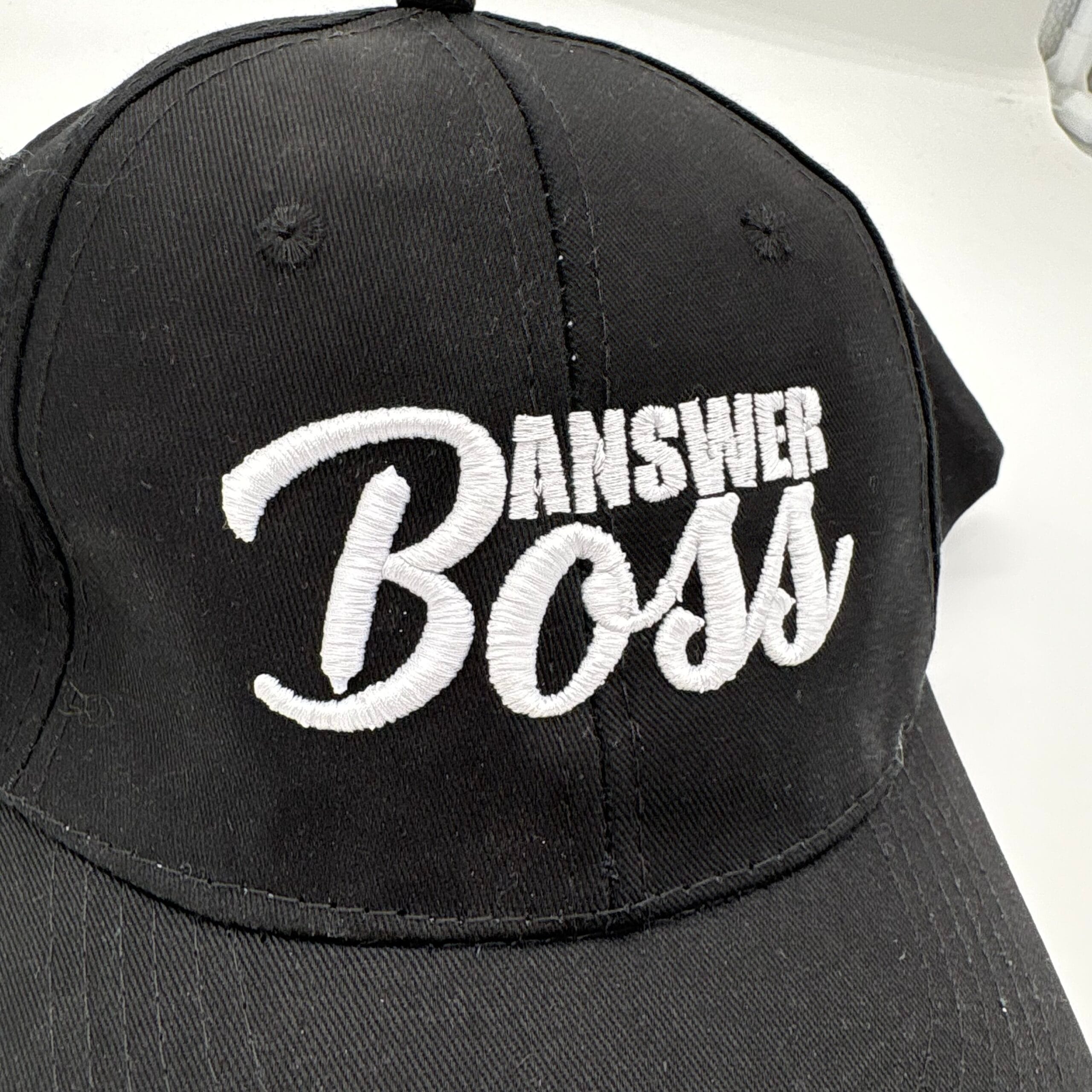 Pet met naam geborduurd