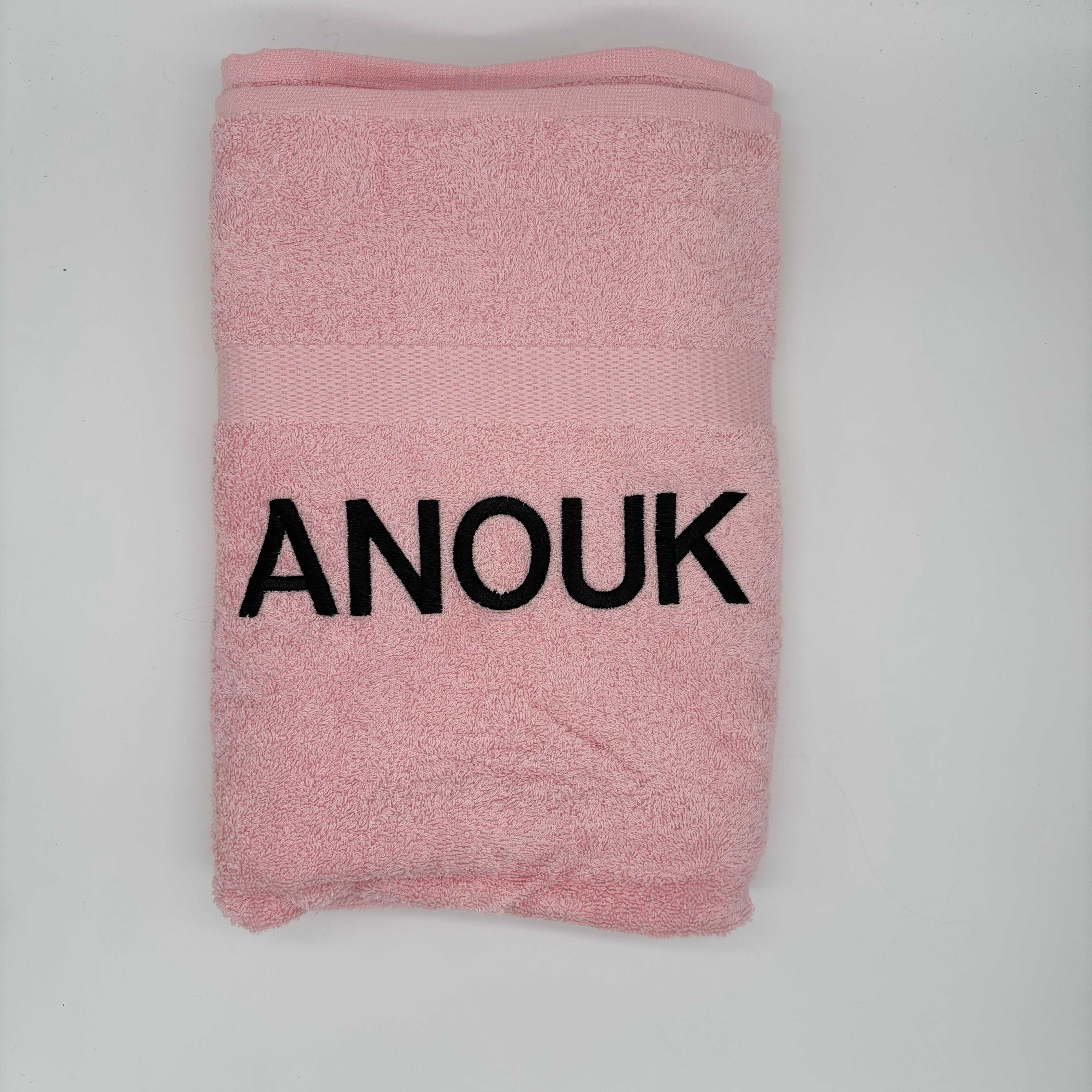 roze handdoek met naam Anouk 